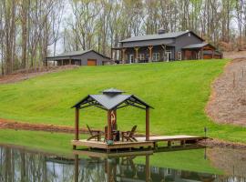 Family-Friendly Barndominium Near Greenville!, ξενοδοχείο σε Easley