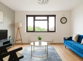Spacious Flat in Prime Ealing