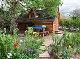 Cabane insolite entre Albi et Cordes-sur-ciel, hotel in Sainte-Croix