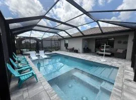 Stunning 3BR pool home in resort like Lorraine Lakes