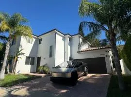 LA Dream Gem - Beautiful Home with Spa