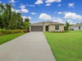 Relaxing coastal home centrally located in Port Charlotte