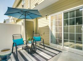 Pets Welcome Townhome with Patio in Raleigh!, Hotel in Raleigh