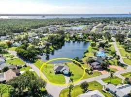 Spacious lakefront pool home in North Fort Myers