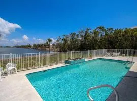 Spacious 3BR pool home on Sanibel Island - 10 min walk to beach