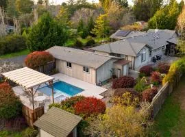 Sonoma Hideaway w Private Pool Fire Pit Game Room Guest Studios