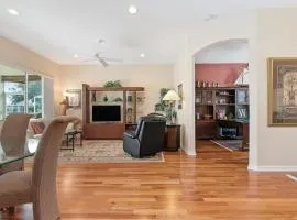 Tranquil 2BR lakefront home in Palmer Ranch