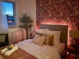 Botanic Escape with Balcony & Candle Bath Ritual - Pets Welcome