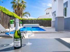 Villa Sol - Azure Property Rentals, hotel in Roldán