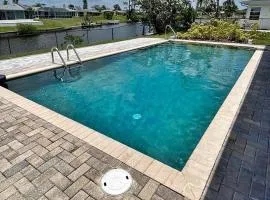 Relaxing canal front 2 BR pool home in North Port - Pineapple Way