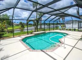 Bright & Airy Canal-Front Retreat With Pool