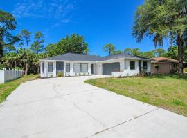 Superb 3 BR Private Pool Home In Port Charlotte - Rising Tide, hotell i Port Charlotte