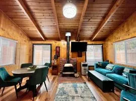 Cozy Big Bear cabin for couples Hot tub,deck,pets,WiFi