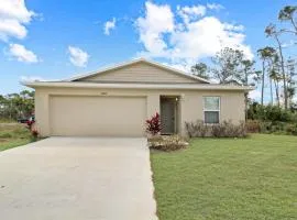 Tranquil 3BR retreat in Port Charlotte - Sun Dappled