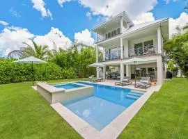Exquisite 3 BR home with pool and spa on Longboat Key - The Captain's Quarters