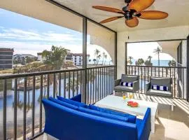 Beautiful condo overlooking lagoon, pool and beach on Sanibel Island