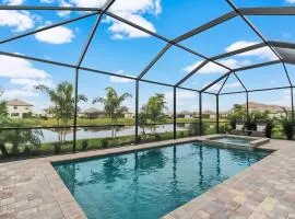 Magnificent 4BR waterfront pool home in Lorraine Lakes- Waterfront Dreamin