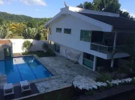 Suites luxo em condomínio, ar condicionado, piscina, churrasqueira