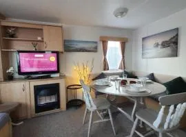 Buxton's Holiday Home - 'Park Holiday's' complex - St Osyth - Clacton-on-Sea