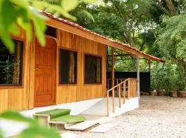 ROQUI Cozy Beachfront Cabin