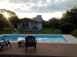 Caba&ntilde;a de Emma, chal&eacute; alpino em Villa de Las Rosas