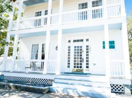 White Magnolia Galveston - Walk to Beach, Strand, Cruise, Pleasure Pier, biệt thự ở Galveston