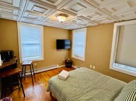 Simple & Convenient Downtown Living