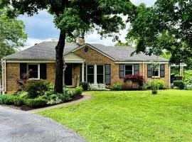 Charming Home In A Historic Quiet Nashville Haven