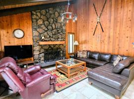 Bear Cabin - 5min walk to village & 12 SHARC passes, chalet de montaña en Sunriver