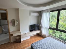 1 bedroom in Kamala Beach, hotel v destinaci Kamala pláž