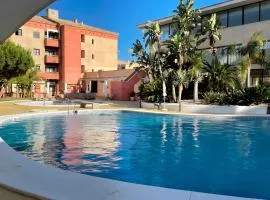 Exclusivo Apartamento con Piscina en Zona Privada Cerca de la Playa y Campos de Golf
