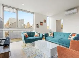 The Rooftop Blue Haven Home w Firepit