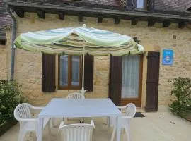 Maison mitoyenne 2 ch. proche Domme, Wifi, parking - FR-1-616-62