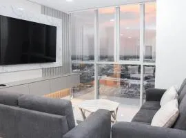 Depa de 3 habitaciones, piso alto, vista a la ciudad, piscina y gym