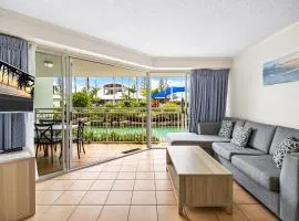 3 bedroom swim out apartment, right on the pool in Alexandra Headland , across from the beach