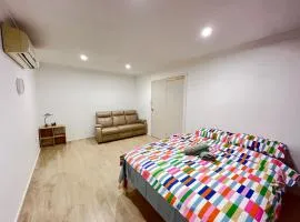 H Room