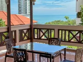 PRIME Location - 5 Mins Walk to Shops & Eateries!