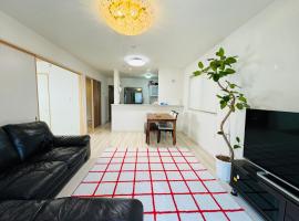 三日月ホウス, hotel s parkov&aacute;n&iacute;m v destinaci Ageo