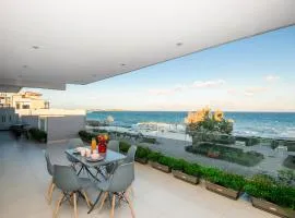 Beachfront Artemida Retreat - Peony Seabreeze Gem