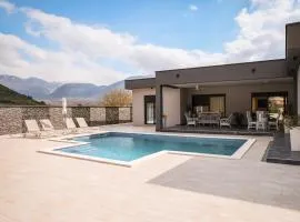 Villa TORO Velvet