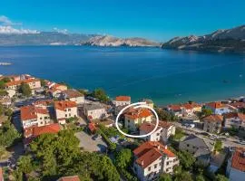 Studio Apartments Cavrak with Terrace
