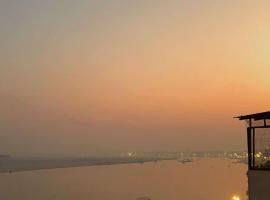 Tandon Lodge On The Ganga Ghat Homestay, lodge di Varanasi