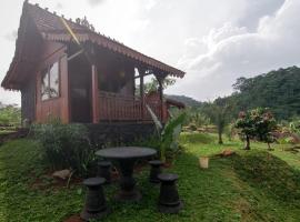 Villa Couple by Santosa Stable Resort，位于Gunungpati的酒店