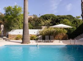 Domaine l'Oiseau Bleu, 800 m from the Beach in Sainte-Maxime, hotel in Sainte-Maxime