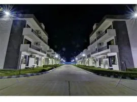 Hotel Super Townhouse Omaxe Eternity vrindavan near Prem Mandir