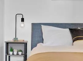 Upper West Side Magnificent Harbour View 2BR Apartment