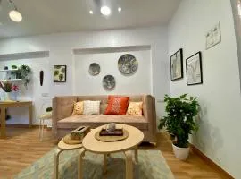 Dom Lucia 201 Quiet and Cozy 1 BHK Bandra Ocean Side WIFI