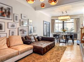 Luxe city villa te Hasselt, hotel v destinaci Hasselt