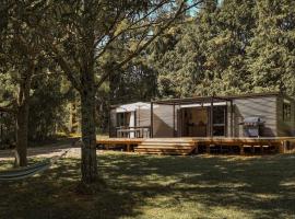 Pond Road Park - Raglan: Raglan şehrinde bir otel