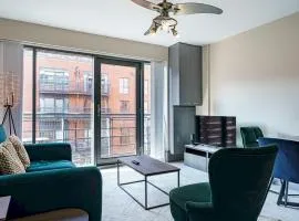 Pass the Keys Luxury 3BR Apt City Centre Free Parking